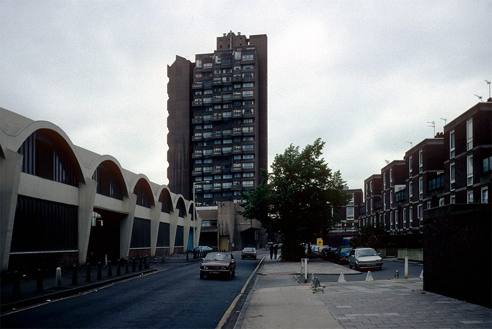 View along Landsdowne Road c.1988.
